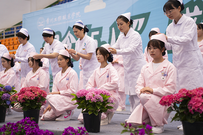 我们的护士 我们的未来——永乐高030net会员登录成功举办5·12国际护士节活动暨授帽仪式(图5)